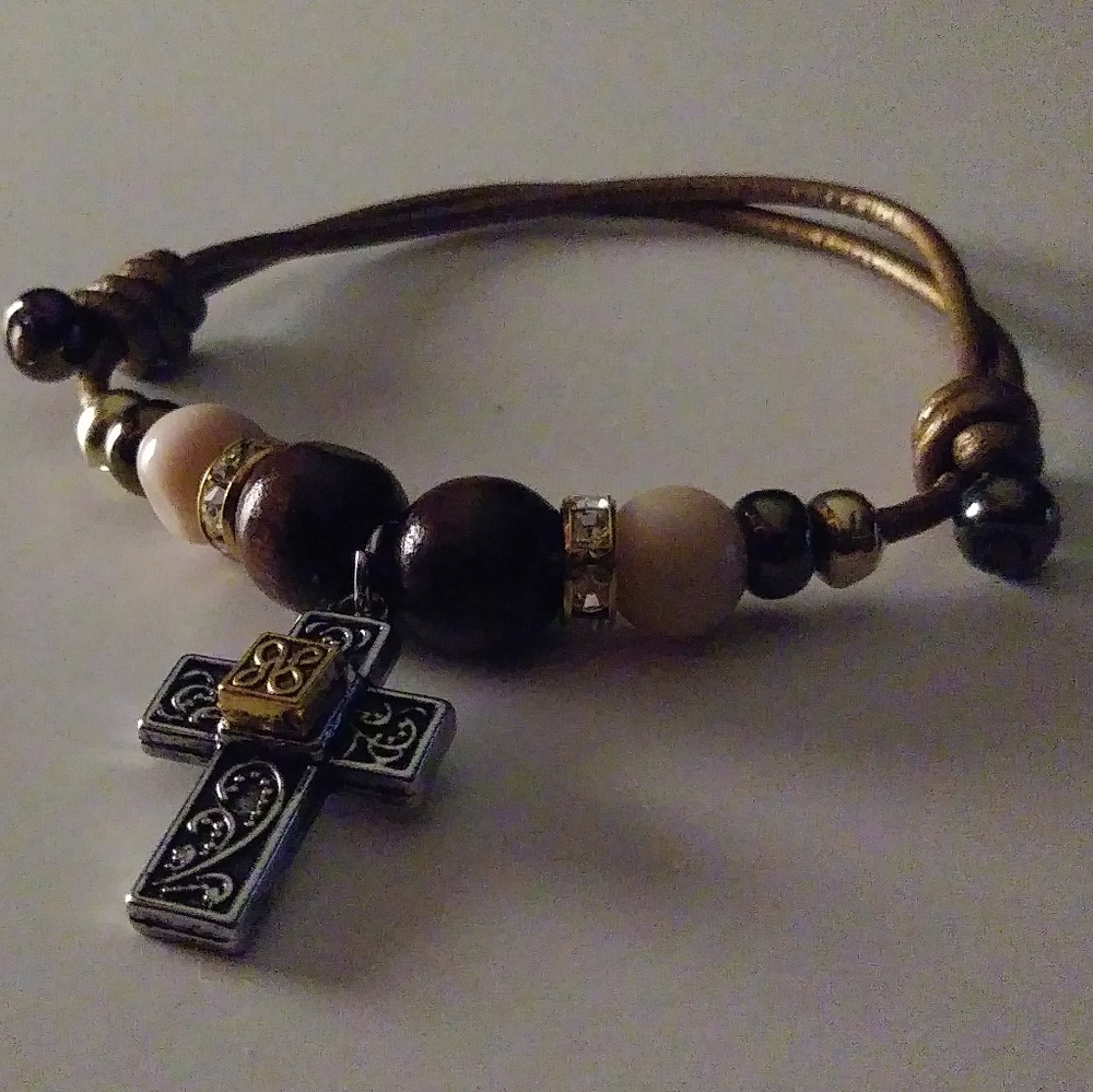 🆕Cross leather bracelet NWOT